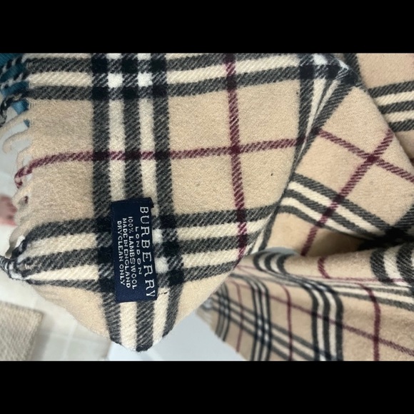 Burberry plaid scarf - Picture 3 of 3